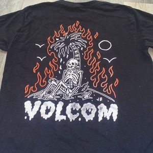 black skull Volcom skull with flames. (Medium) Boys/Girls